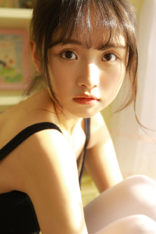 国模嘉妮极品美胞